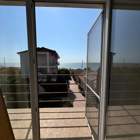 Casa Roman Ii By The Sea Guest house